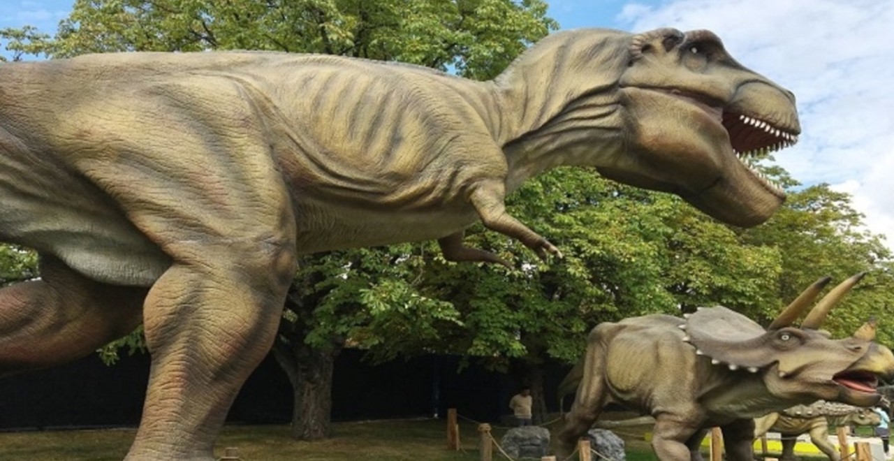 Clear Some Space, Life-Size Animatronic Dinosaurs Will Be Auctioned Off