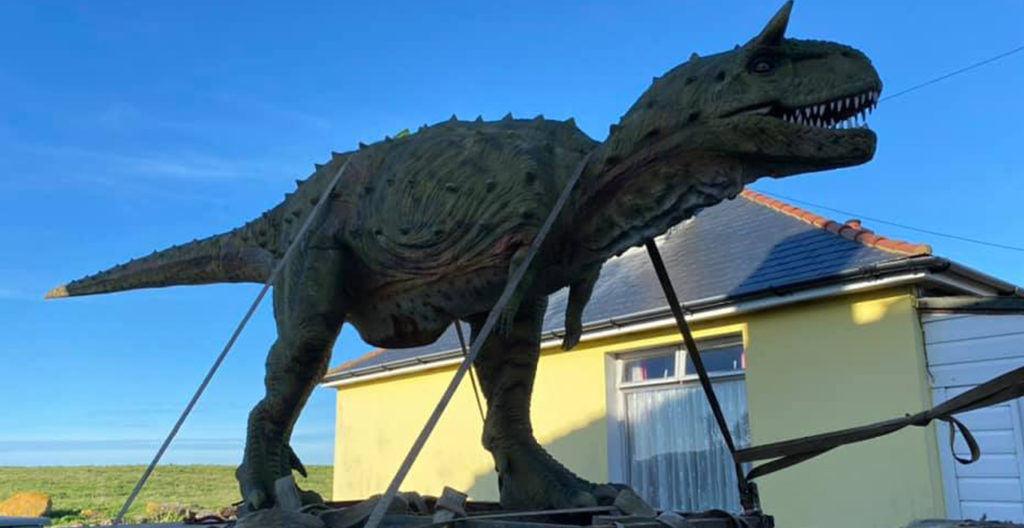 Dad Accidentally Orders Massive 20 Foot Tall Dinosaur Statue For Son