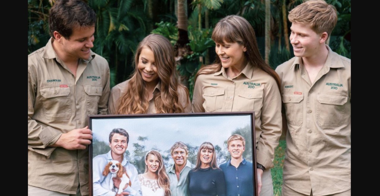 Bindi Irwin Shares Moving Photo of Wedding Artwork Featuring Her Dad