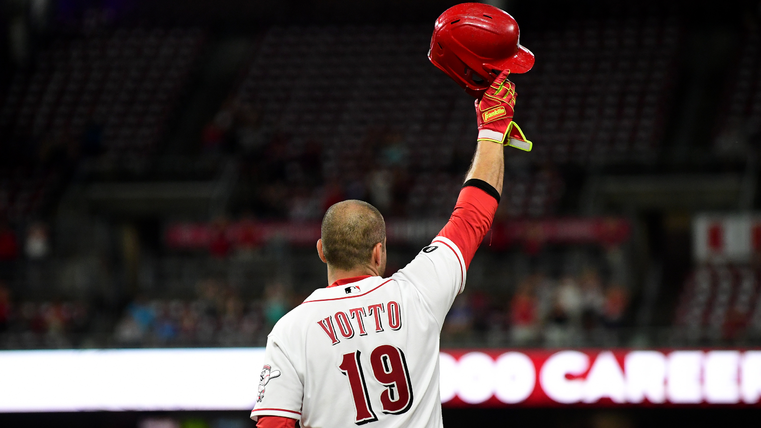 Joey Votto meets young fan who was upset following his first